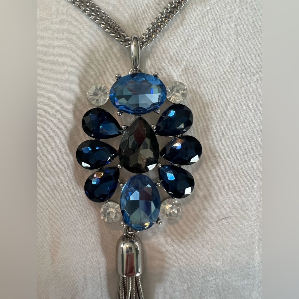 White House Black Market blue toned statement necklace